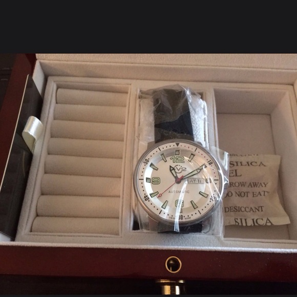 Gevril GV2 Stadium (4000R) Sports Watch. Limited edition #242/500 - Picture 6 of 8